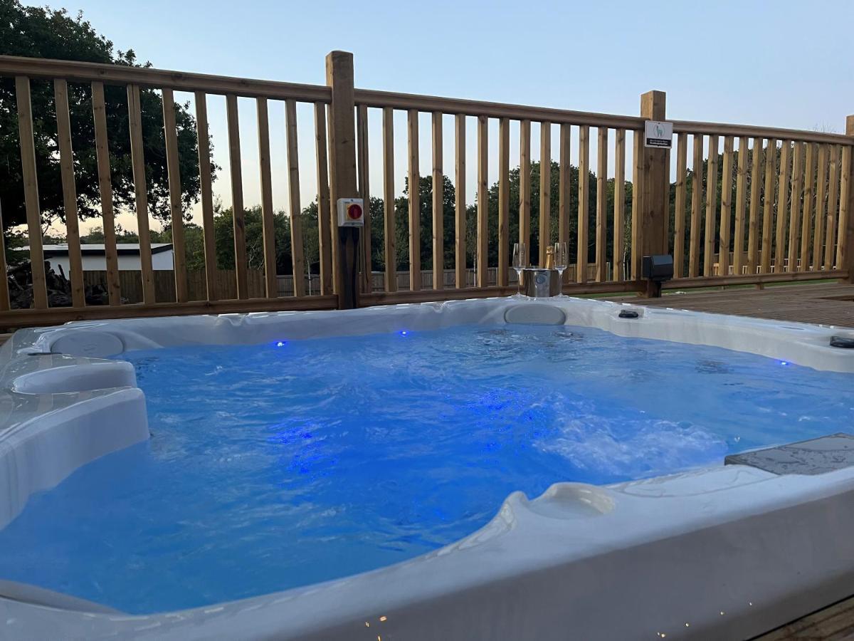 Aladdin Safari Tent Tenby Kültér fotó