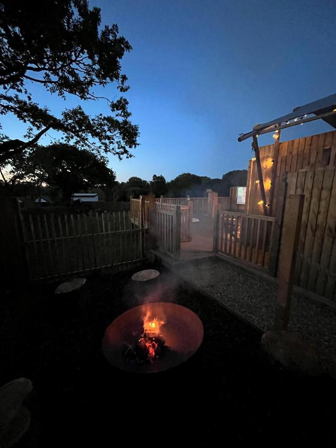 Aladdin Safari Tent Tenby Kültér fotó